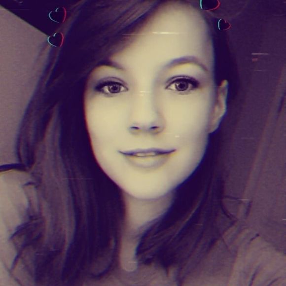 Meet your Posher, Chloe - Picture 1 of 1